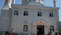 HAYIRSEVERLERİN YARDIMLARIYLA YAPILAN CAMİ İBADETE ACILDI