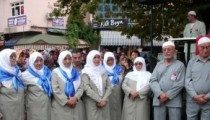 İLK HACI KAFİLESİ GÖZYAŞLARI ARASINDA UĞURLANDI