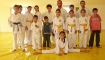 GENÇLERE SPORU SEVDİRİYOR