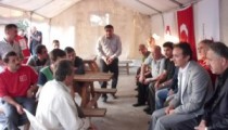 MHP  İL BAŞKANI ŞEHİT AİLESİNİ ZİYARET ETTİ