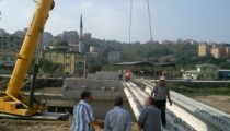 FATİH KÖPRÜSÜNDE BETON KİRİŞLER KONULUYOR