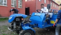 MYO ÖĞRENCİLERİ İNŞAAT İŞÇİSİ GİBİ ÇALIŞIYOR