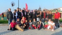 ÖĞRENCİLER ÇEVRE TEMİZLİĞİ YAPTI