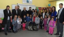 MYO ÖĞRENCİLERİNDEN KÜÇÜK ÖĞRENCİLERE YARDIM PAKETİ