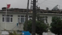 ALAPLI’DA FIRTINA ZARAR VERDİ
