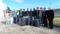 ÜNİVERSİTE ÖĞRENCİLERİ MAVİ KAPAK TOPLADI