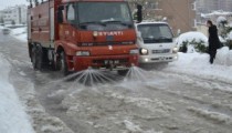 DENİZ SUYU İLE KAR MÜCADELESİ YAPILIYOR