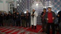SABAH NAMAZINA KATILIM ARTIYOR