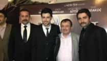ALAPLI SELAM  FİLMİ GALASINDA İDİ