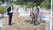 MEZARLIKLARDA BAYRAM TEMİZLİĞİ