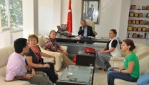 HAYVANSEVERLER BELEDİYE BAŞKANINI ZİYARET ETTİ