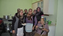 ÇAMLIBEL KÖYÜNDE KÖY KADINLARI AŞURE DÜZENLEDİ