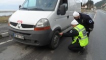 TRAFİK EKİPLERİ KIŞ LASTİĞİ DENETİMİ YAPIYOR