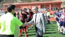 Başkan Çimenoğlu, okullar arası futbol turnuvasını izledi
