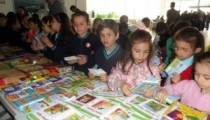 ALAPLI’DA KİTAP ŞENLİĞİ DÜZENLENDİ