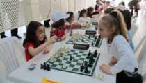 ANA SINIFLARI SATRANÇ ŞENLİĞİ YAPILDI