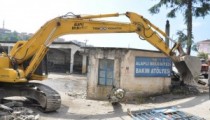30 YILLIK TAMİR VE BAKIM ATÖLYESİ YIKILDI