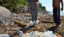 SAHİL ŞERİDİNDE TEMİZLİK YAPTILAR