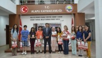 BAŞARILI ÖĞRENCİLER ÖDÜLLENDİRİLDİ