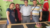 ODA ÇALIŞANLARINDAN BAŞKANA SÜRPRİZ DOĞUM GÜNÜ