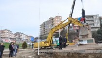 BELEDİYE ATATÜRK ANITINI YIKTI