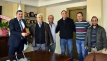 TEKİN’E PLAKETİ YAZICIOĞLU VERDİ..