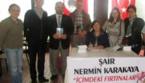 EV HANIMI ŞİİR KİTABI ÇIKARDI