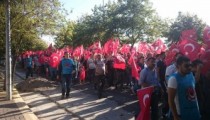 ERDEMİR İŞÇİSİ TERÖRE TEPKİ İÇİN YÜRÜDÜ