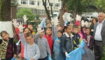 150 ÖĞRENCİ ÇÖP TOPLADI