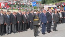 ATATÜRK ANITINA ÇELENK KONULDU