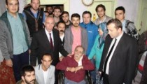 ÖĞRENCİLER TEKERLEKLİ SANDALYE HEDİYE ETTİLER