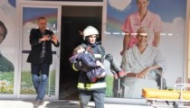 İTFAİYECİLER MAHSUR KALANLARI KURTARDI