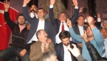 BİZE KİMSE DİZ ÇÖKTÜREMEYECEK