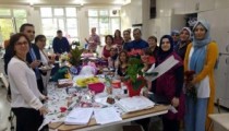 ÖĞRETMELERE  KARANFİL TAKDİM ETTİLER