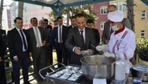 ALAPLI DEVLET HASTANESİ BAŞHEKİMİ AŞURE DAĞITTI