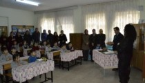 ÖĞRENCİLER KARNELERİNİ ALDILAR