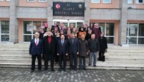 KÖYLÜ KADINLAR ÇEKMEN BEZİ DOKUYACAK