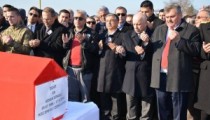 ŞEHİDİMİZİ BİNLERCE KİŞİ UĞURLADI