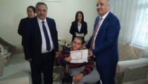 KARNESİNİ EVİNDE ALDI