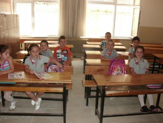 MİNİKLER  OKULA BAŞLADI