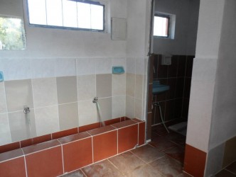 MEZARLIĞA ŞADIRVAN VE MESCİT YAPTILAR