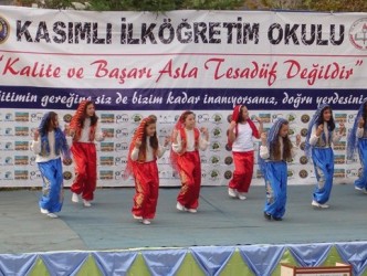 KASIMLI İLK VE ORTAOKULU BAYRAMI KUTLADI