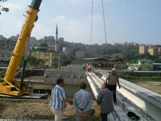 FATİH KÖPRÜSÜNDE BETON KİRİŞLER KONULUYOR