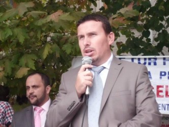 DİN GÖREVLİLERİ ENGELLİLERE YARDIM ETTİ