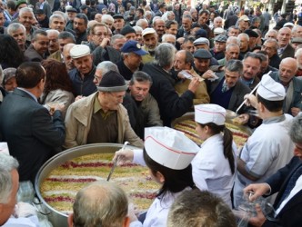 Alaplı’da 3 Bin Aşure Dağıtıldı.