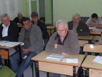 CAMİ DERSLERİNDE KUR’AN ÖĞRENİYOR