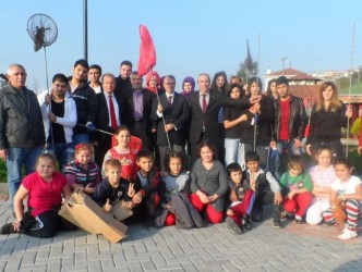 ÖĞRENCİLER ÇEVRE TEMİZLİĞİ YAPTI