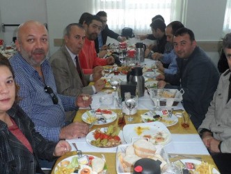 EREĞLİ ZAMAN GAZETECİLERE KAHVALTI VERDİ