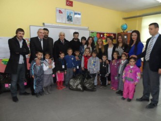 MYO ÖĞRENCİLERİNDEN KÜÇÜK ÖĞRENCİLERE YARDIM PAKETİ