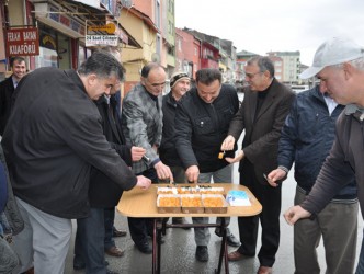 ESNAFTAN BAŞKANA TEŞEKKÜR PASTASI